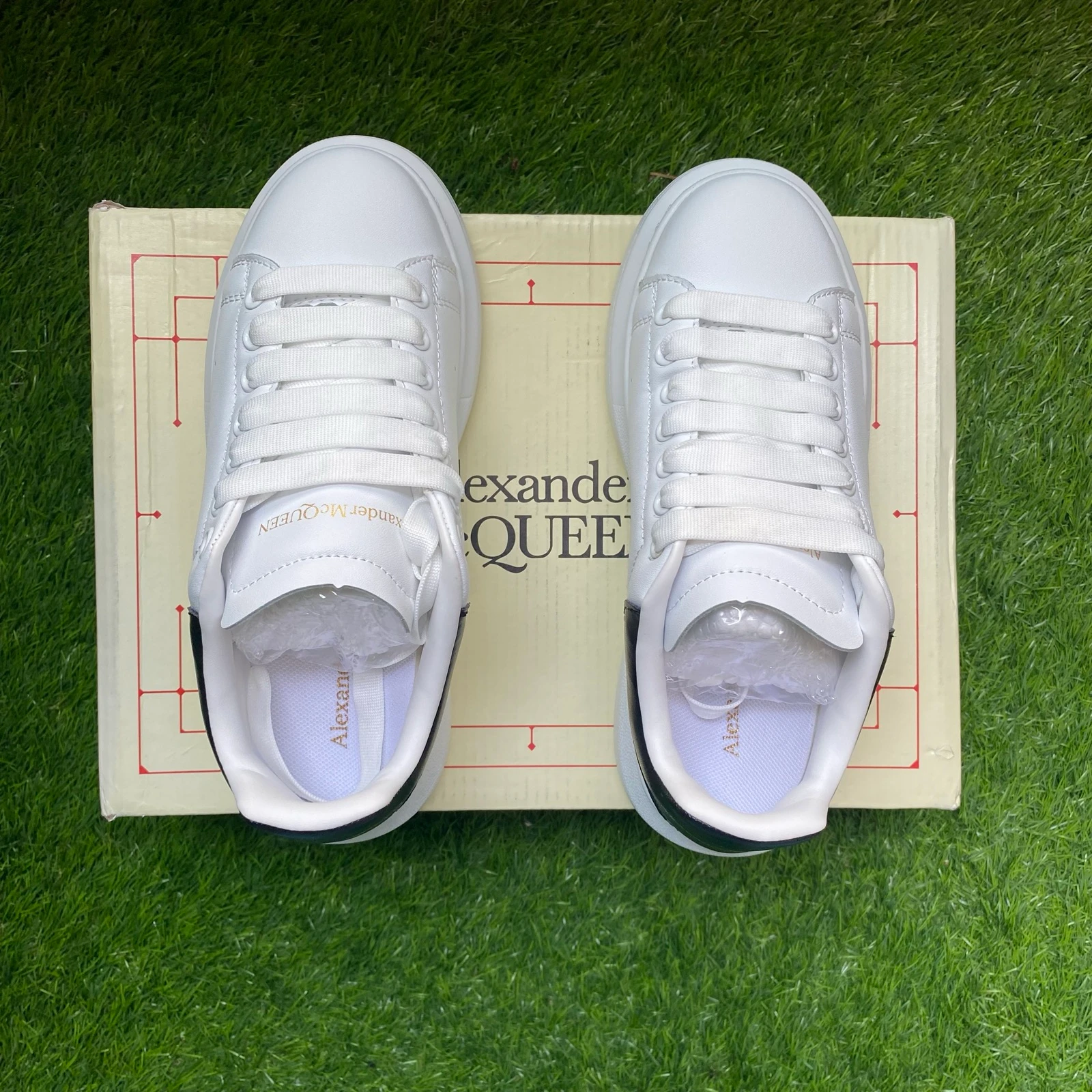 Alexander McQueen Oversized White and Black | Size 36 | New | With Box – photo 3